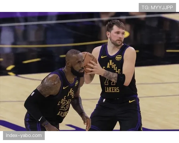 东契奇42分12助攻0失误刷新湖人队史纪录迎里程碑